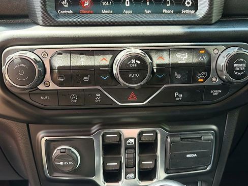 Used 2022 Jeep Wrangler Unlimited Sahara w/ LED Lighting Group AWD/4WD image 21