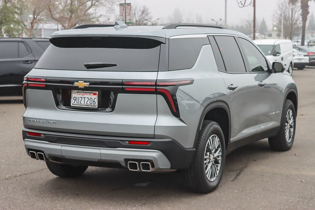 Used 2026 Chevrolet Traverse LT w/ Driver Confidence Package AWD/4WD image 4