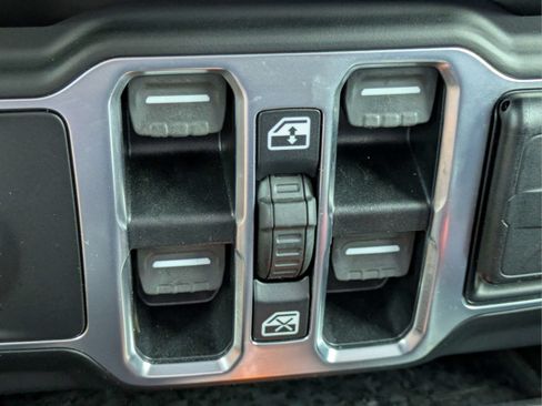 Used 2021 Jeep Gladiator Overland AWD/4WD image 22