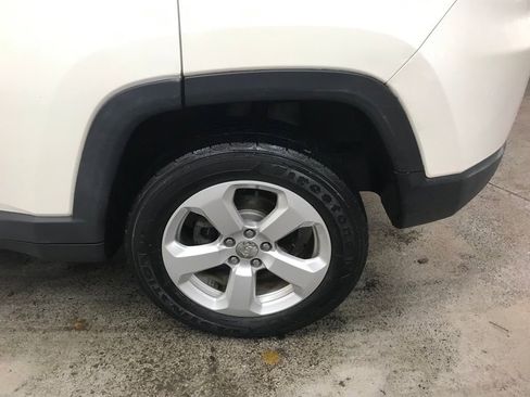 Used 2018 Jeep Compass Latitude w/ Cold Weather Group image 39