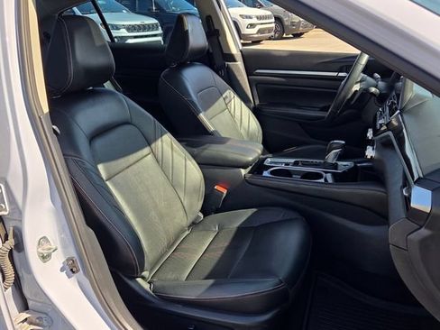 Used 2024 Nissan Altima 2.0 SR FWD image 19