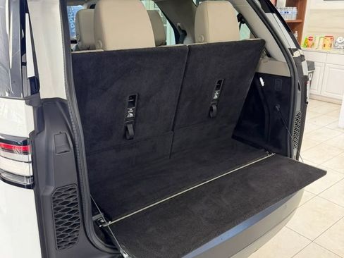 Used 2020 Land Rover Discovery SE AWD/4WD image 13