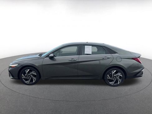 Used 2025 Hyundai Elantra SEL image 9