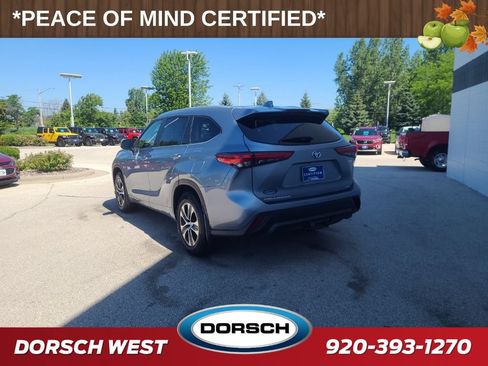 Used 2023 Toyota Highlander XLE AWD/4WD image 3