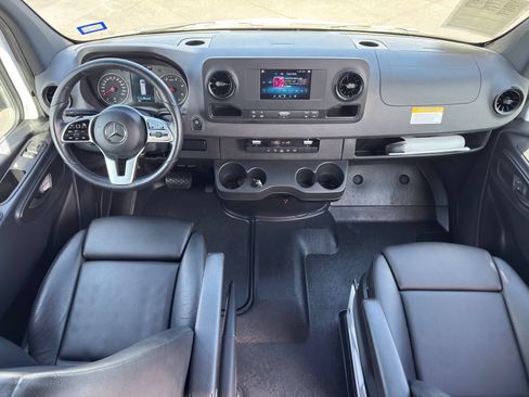Used 2022 Mercedes-Benz Sprinter 2500 image 27