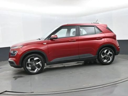 Used 2025 Hyundai Venue Limited FWD image 5