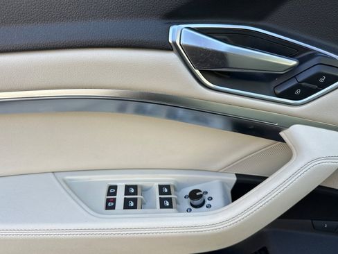 Used 2022 Audi e-tron Premium image 11