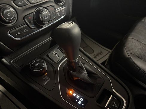 Used 2021 Jeep Cherokee Latitude Lux 80th Anniv w/ Quick Order Package 26U 80TH image 21