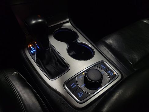 Used 2018 Jeep Grand Cherokee Overland image 26