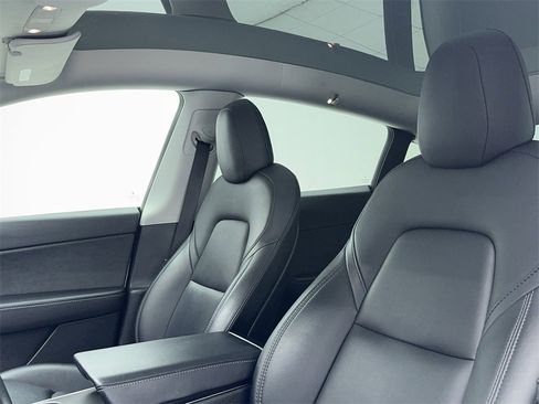 Used 2021 Tesla Model Y Long Range image 40