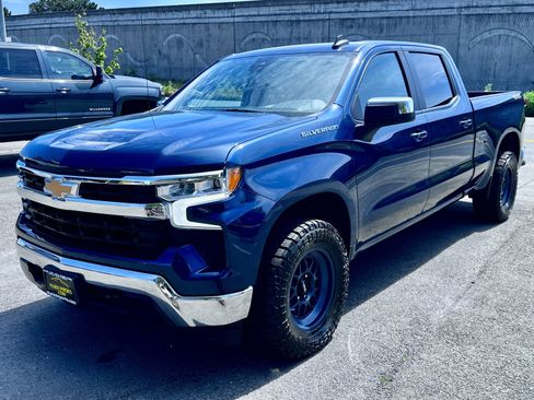 Used 2022 Chevrolet Silverado 1500 LT AWD/4WD image 10