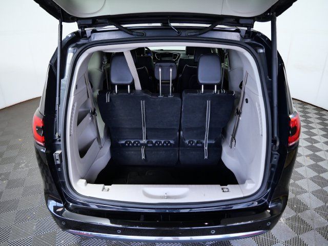 Used 2023 Chrysler Pacifica Limited FWD image 8