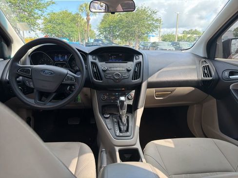 Used 2016 Ford Focus SE FWD image 16