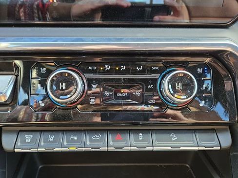 Used 2024 GMC Sierra 2500 Denali Ultimate image 25