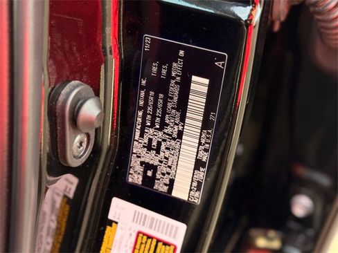 Used 2024 Toyota Highlander XLE image 27