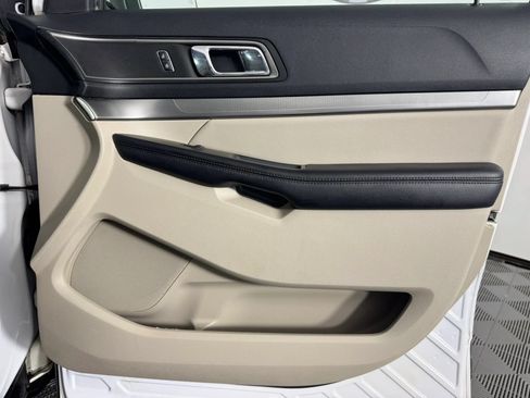 Used 2019 Ford Explorer XLT w/ Equipment Group 202A AWD/4WD image 42