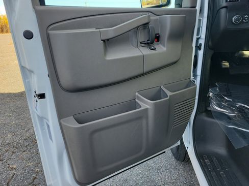 New 2025 GMC Savana 3500 w/ Power Convenience Package image 17