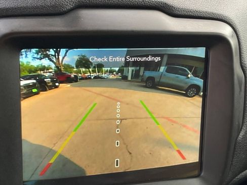 Used 2023 Jeep Renegade Latitude AWD/4WD image 18