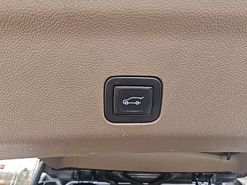 Used 2022 GMC Yukon XL Denali w/ Denali Ultimate Package image 7