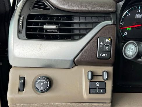 Used 2015 Chevrolet Tahoe LTZ image 39