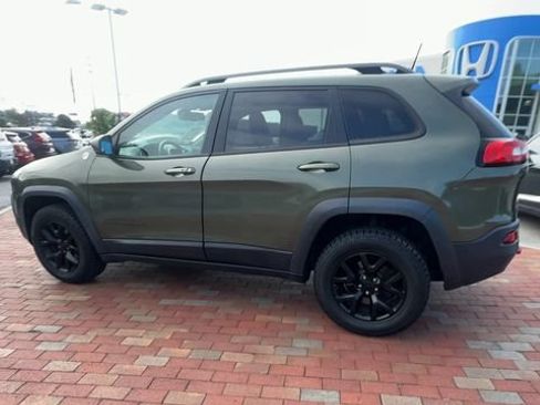 Used 2018 Jeep Cherokee Trailhawk w/ Quick Order Package 27L AWD/4WD image 8