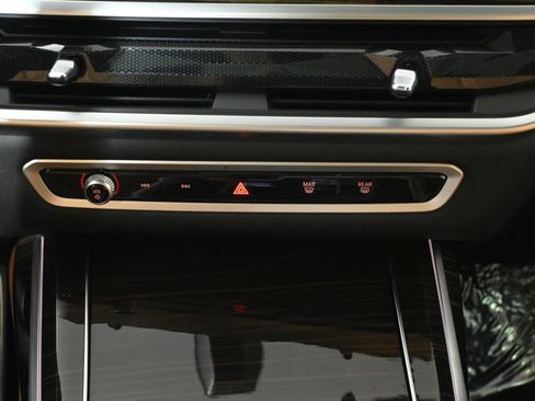 Certified 2023 BMW X7 xDrive40i w/ M Sport Package image 24