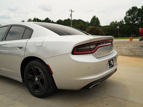 Used 2020 Dodge Charger SXT w/ Leather Interior Group RWD image 21