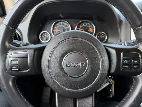 Used 2014 Jeep Compass Latitude AWD/4WD image 14