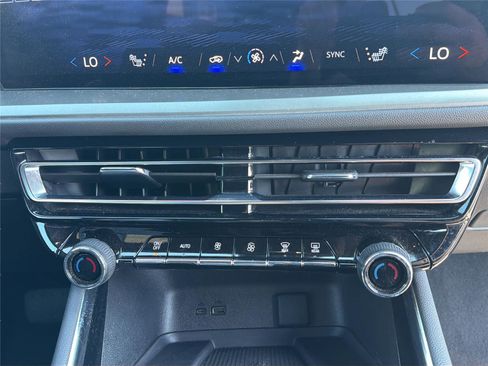 Used 2024 Chevrolet Traverse LT AWD/4WD image 26