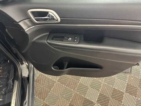 Used 2018 Jeep Grand Cherokee Limited AWD/4WD image 21