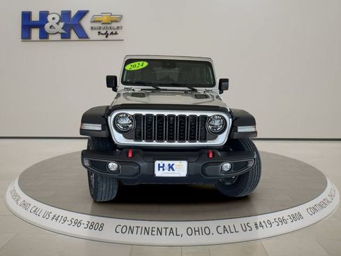 Used 2024 Jeep Wrangler Unlimited Rubicon w/ Technology Group AWD/4WD image 2