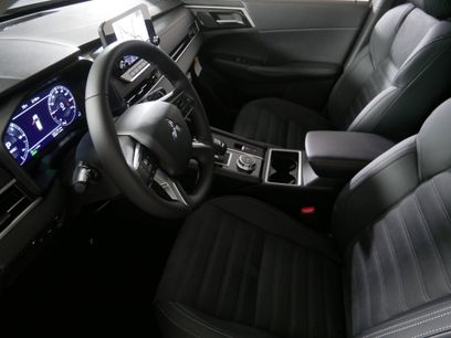 New 2025 Mitsubishi Outlander SE