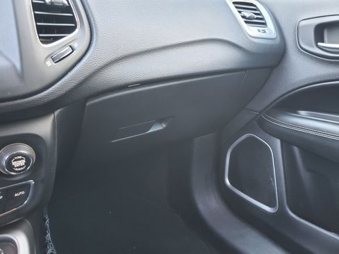 Used 2020 Jeep Compass Latitude image 25