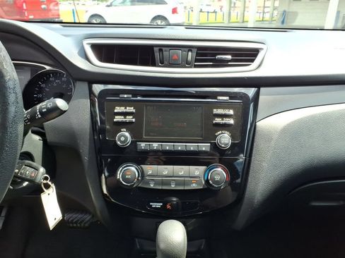 Used 2016 Nissan Rogue S AWD/4WD image 8