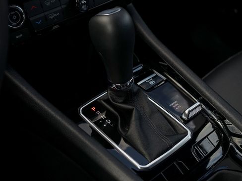 Used 2024 Jeep Compass Limited w/ High Altitude Package image 17