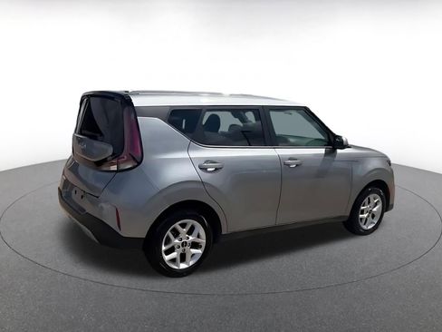 Used 2025 Kia Soul LX w/ LX Technology Package FWD image 14