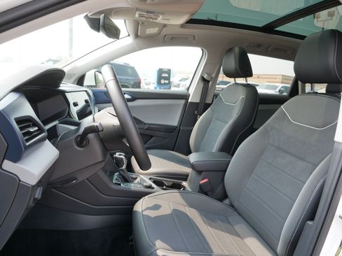 Used 2023 Volkswagen Taos SE w/ Panoramic Sunroof Package AWD/4WD image 34