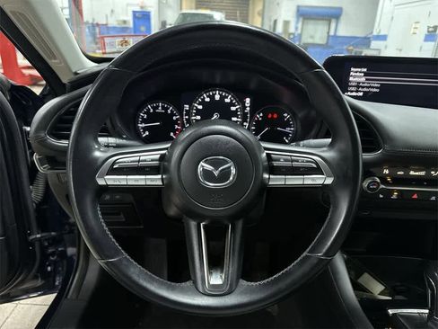 Used 2019 MAZDA MAZDA3 w/Preferred Pkg image 18