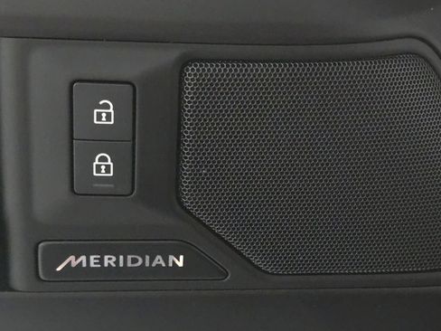 Used 2025 Land Rover Defender 110 S image 23