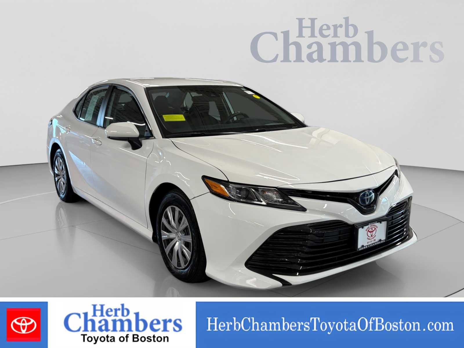 Used 2019 Toyota Camry LE FWD image 1