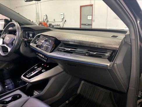 Used 2023 Audi Q4 e-tron Premium Plus w/ Premium Plus image 17