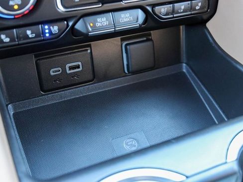 Used 2024 Chevrolet Tahoe Premier image 28