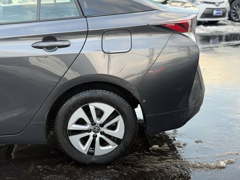 Certified 2018 Toyota Prius Two image 4