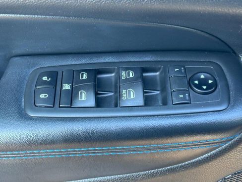 Used 2019 Jeep Grand Cherokee Laredo image 23