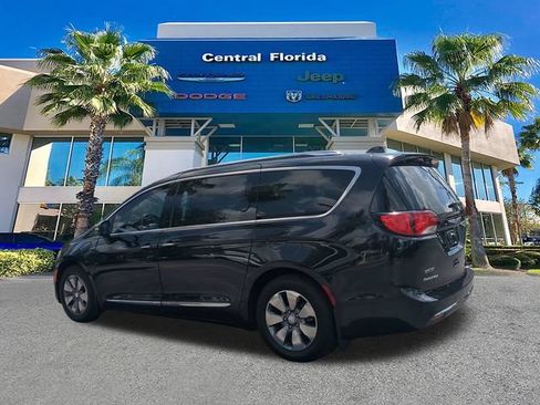 Used 2019 Chrysler Pacifica Limited w/ Advanced Safetytec Group FWD image 7