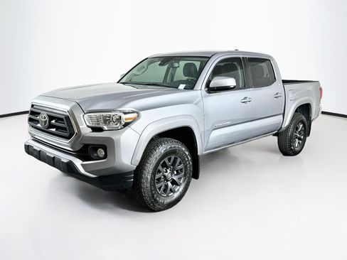 Used 2020 Toyota Tacoma SR5 RWD image 3