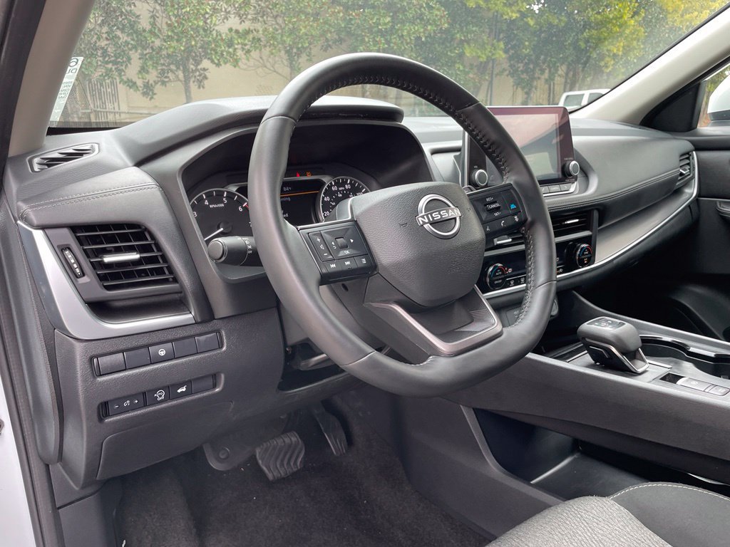 Used 2025 Nissan Rogue SV AWD/4WD image 10