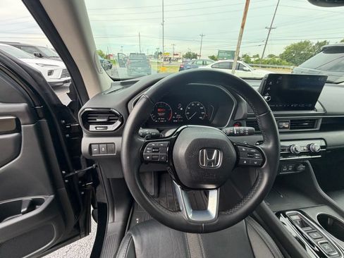 Used 2023 Honda Pilot Touring image 14