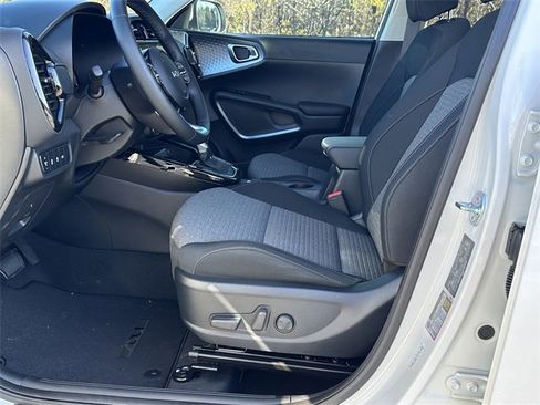 Used 2025 Kia Soul EX image 10