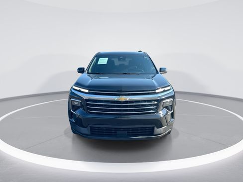 Used 2026 Chevrolet Traverse LT w/ Driver Confidence Package FWD image 3